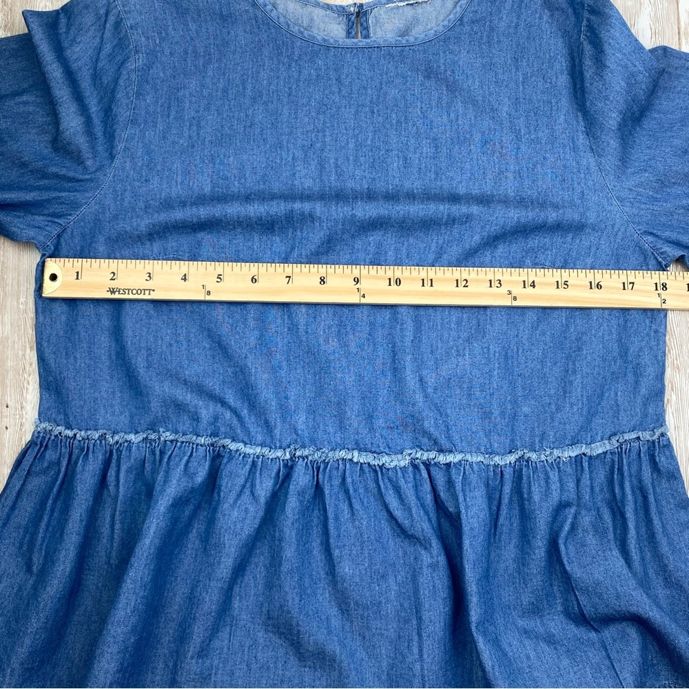 🌺$5  
Universal Thread Chambray Peplum Long Sleeve Top- S - Picture 4 of 12